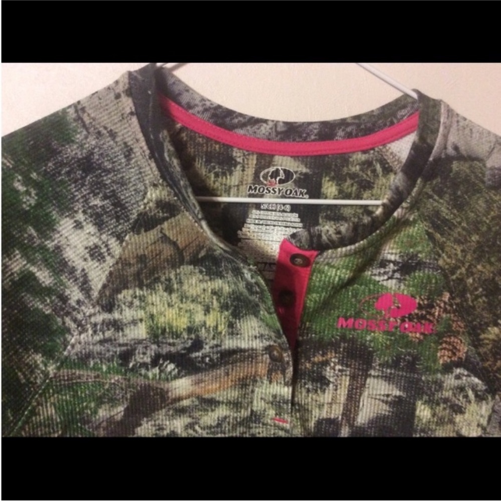 MOSSY OAK Camo Shirt With Pink Accents Size SMALL - Picture 3 of 10